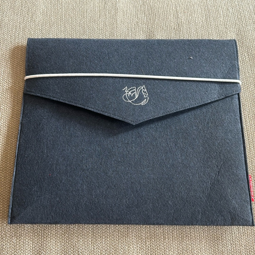 La Première pajama envelope.